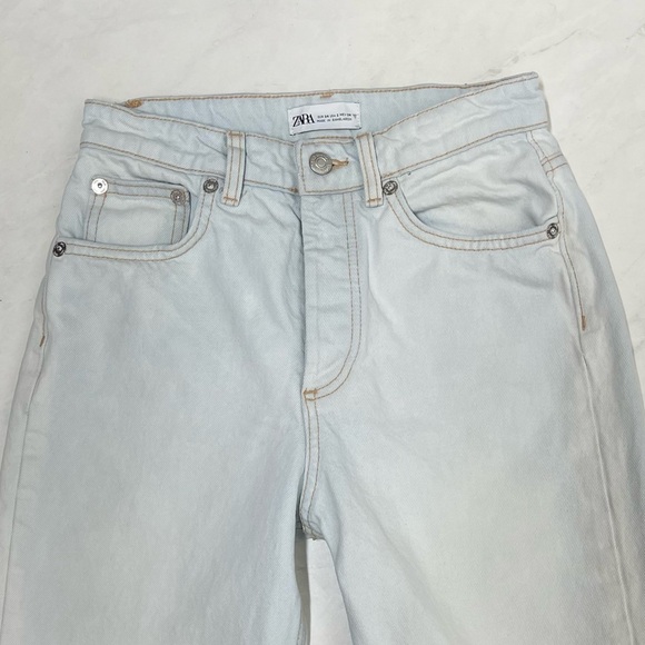 Zara Women’s Lightwash Straight Leg Button Fly Jeans Size 2 Minimalist Neutral - Picture 3 of 8